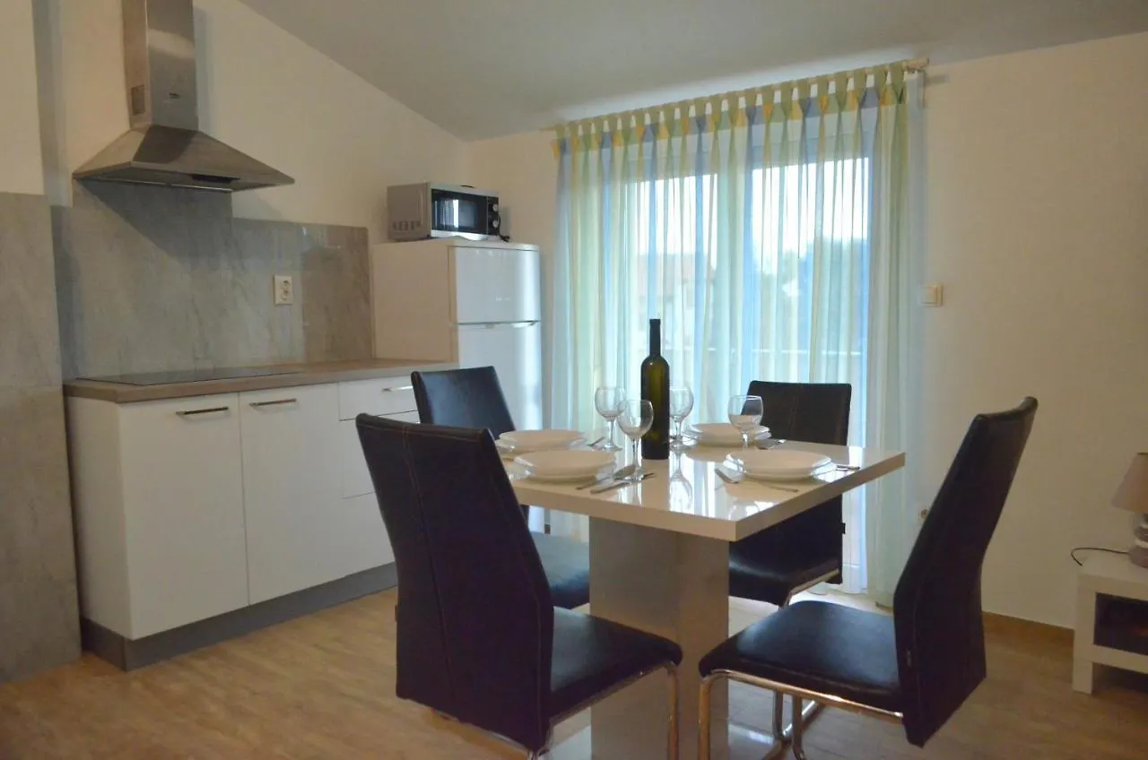 Apartment David Pula 0*,
